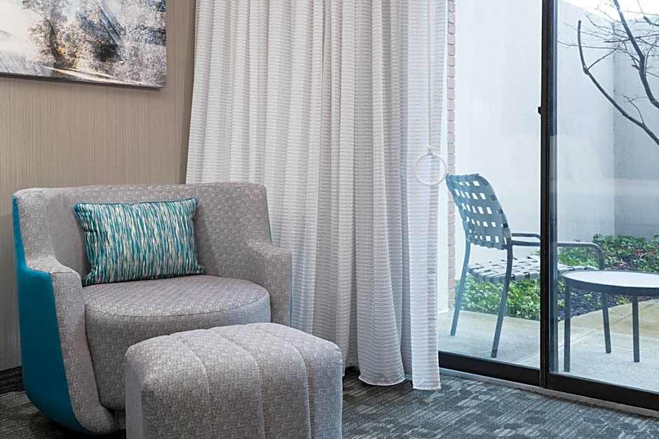 Courtyard by Marriott West Orange