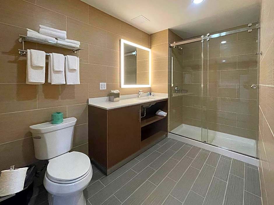 MainStay Suites Bronx - Belmont