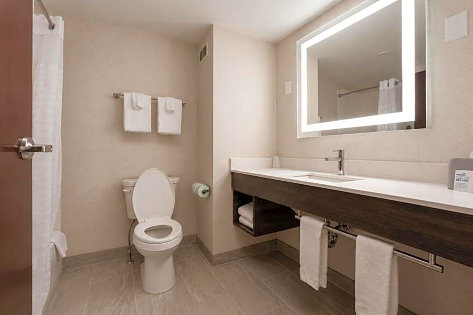 Holiday Inn Express & Suites Niagara Falls By IHG