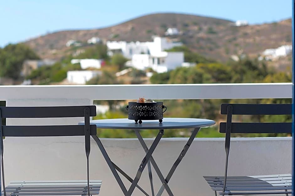 Armadoros Hotel / Ios Backpackers