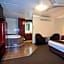 Country Plaza Motor Inn