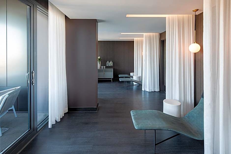 Amway Grand Plaza Hotel, Curio Collection by Hilton