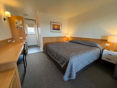 Deluxe King Room with Lake View
