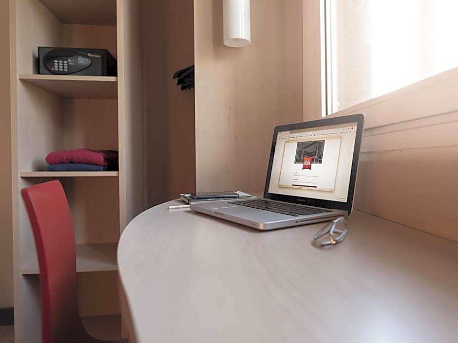 Hotel Ibis Pilar