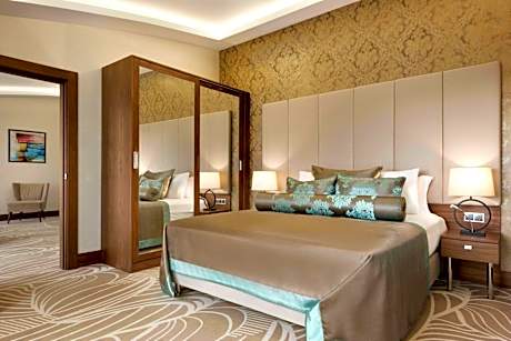 Family Suite with Terrace and City View - Non-Smoking