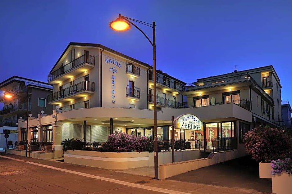 Hotel Bridge