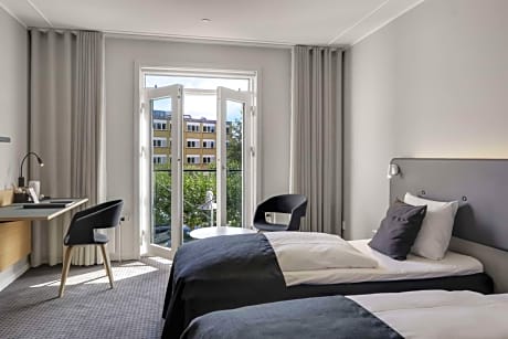 Standard Twin Room - Non-Smoking