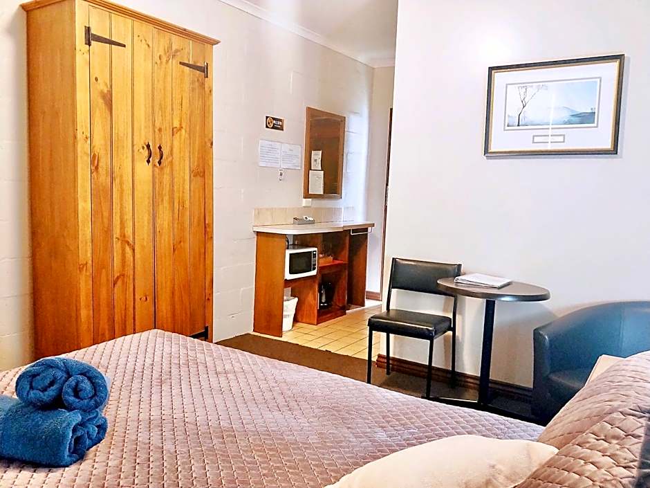 Twelve Apostles Motel & Country Retreat