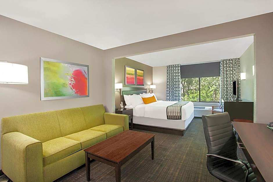 Photo 1 of 7 of Deluxe 1 King Bed