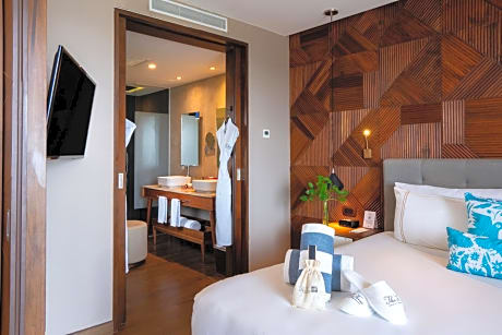 1 King Bed 1 Bedroom Suite Partial Ocean View