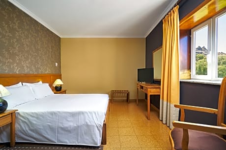 Single Room w/ Mountain View