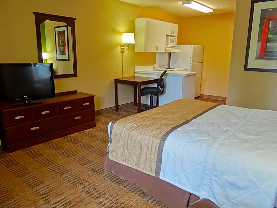 Photo 1 of 10 of Studio 1 Queen Bed