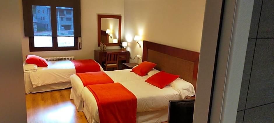 Zdjęcie 1 z 1 — Triple Room