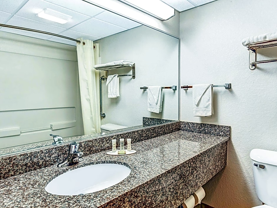 Super 8 by Wyndham Mahwah