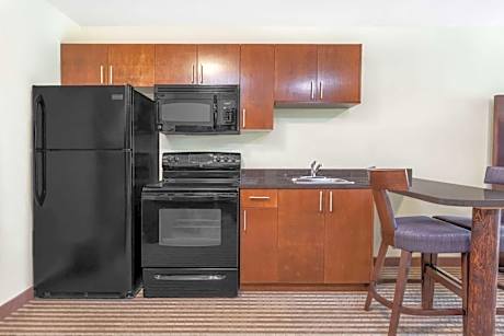 1 Queen Bed Mobility Accessible Room Non-Smoking