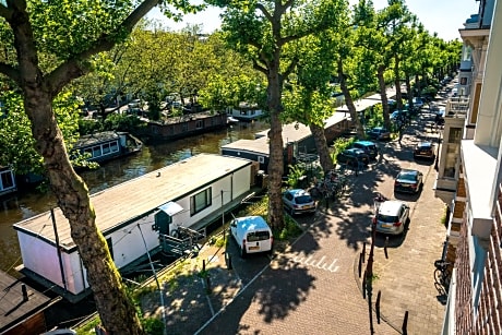 Amsterdam-Houseboat-Amstel