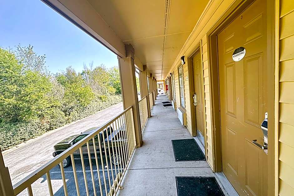 Bonita Lakes Inn