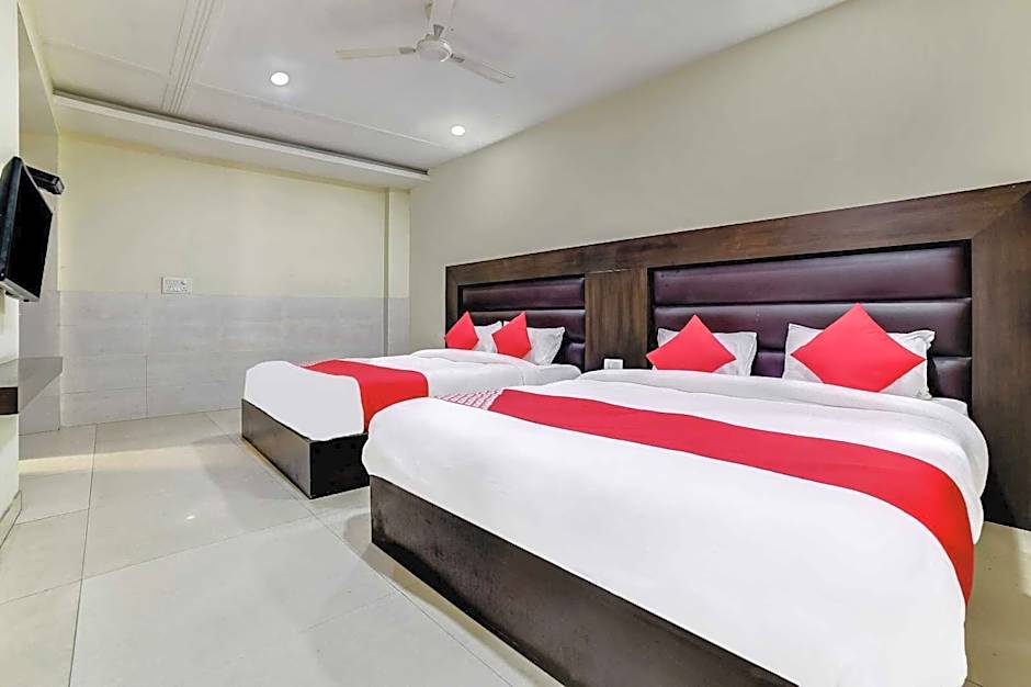 OYO Flagship 26585 Bhera Enclave Paschim Vihar – Delhi, NY