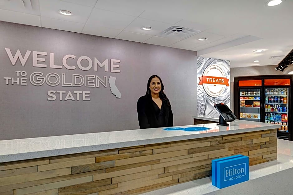 Hampton Inn By Hilton & Suites Marina