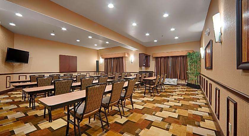 Best Western Plus KC Speedway Inn & Suites