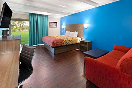 1 King Bed, Nonsmoking