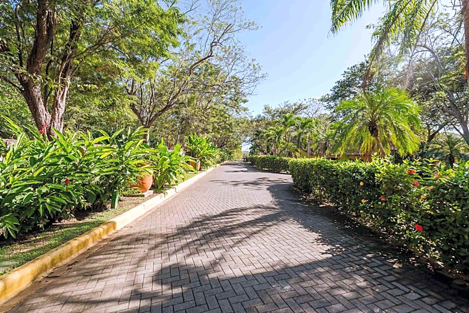 Papagayo Golden Palms Beachfront Hotel