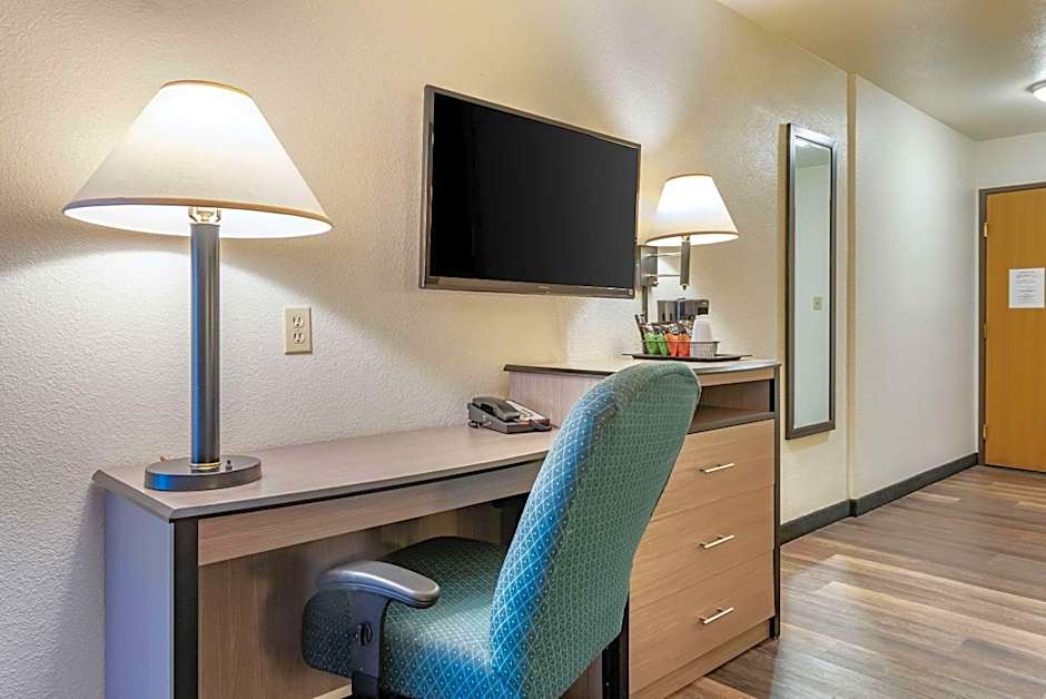 Econo Lodge Pueblo North