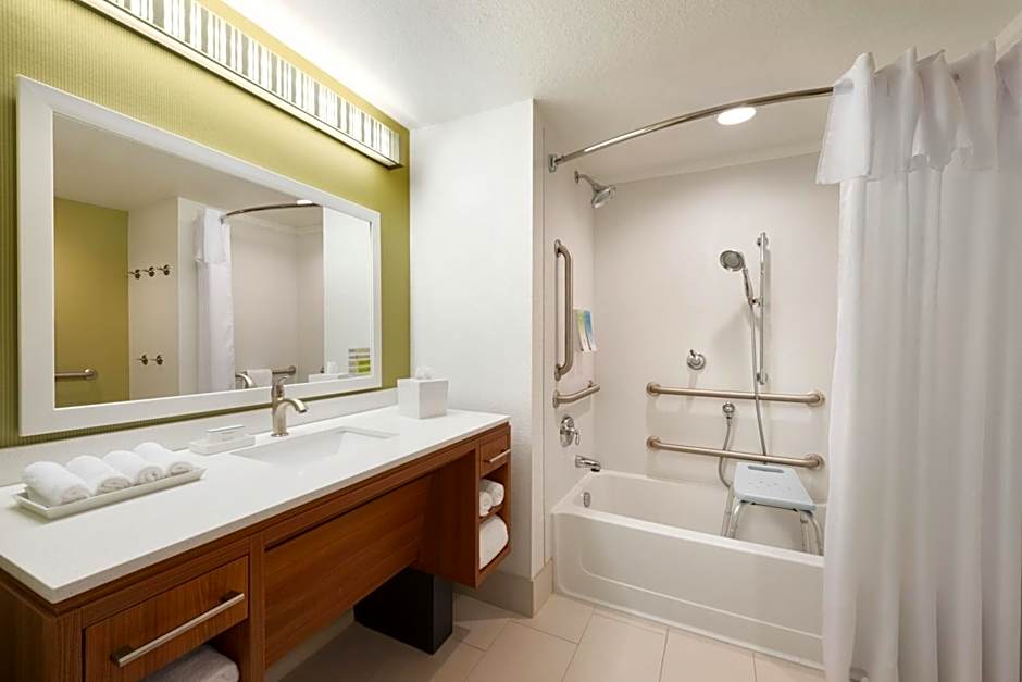 Home2 Suites by Hilton Milwaukee Brookfield