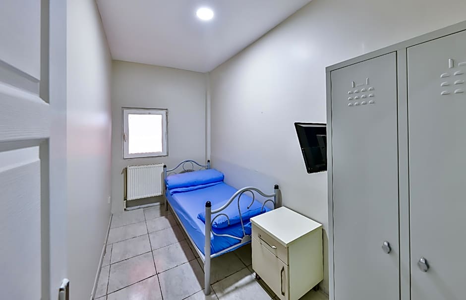 Gökçe Pansiyon - Only men