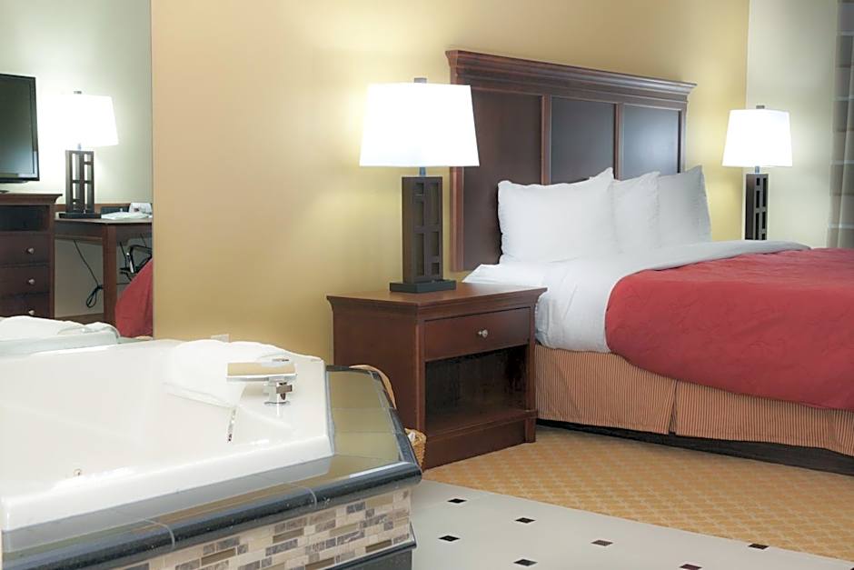 Country Inn & Suites by Radisson, Macedonia - Northfield