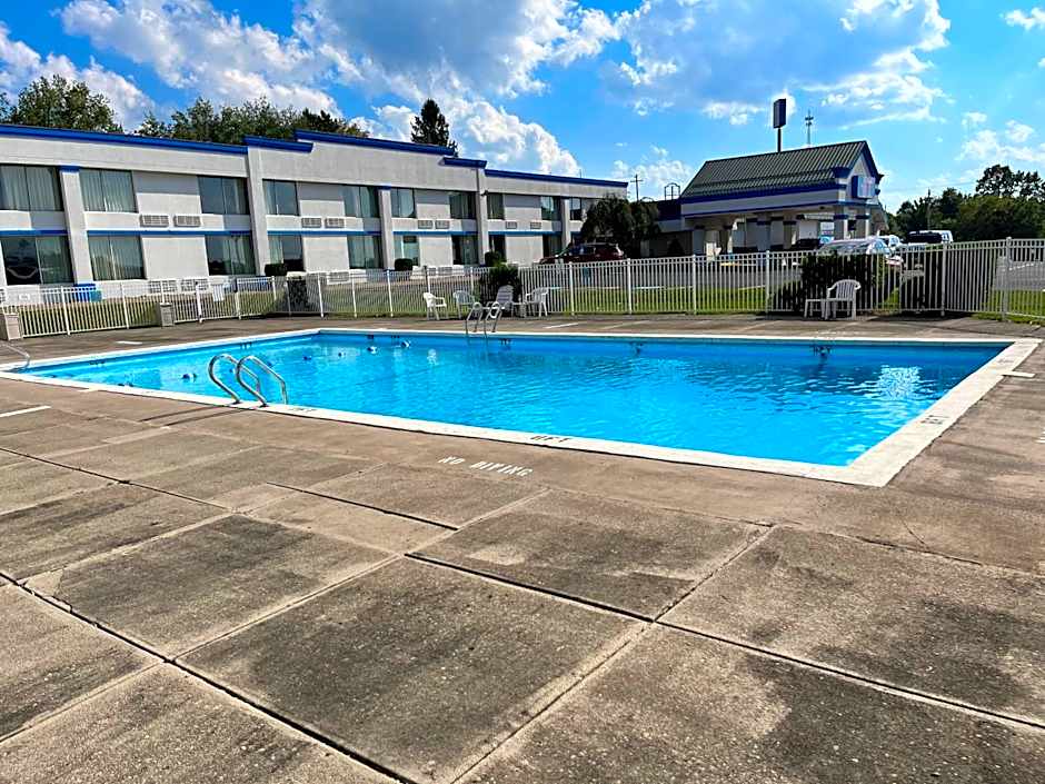 Studio 6 Suites Clarion, PA