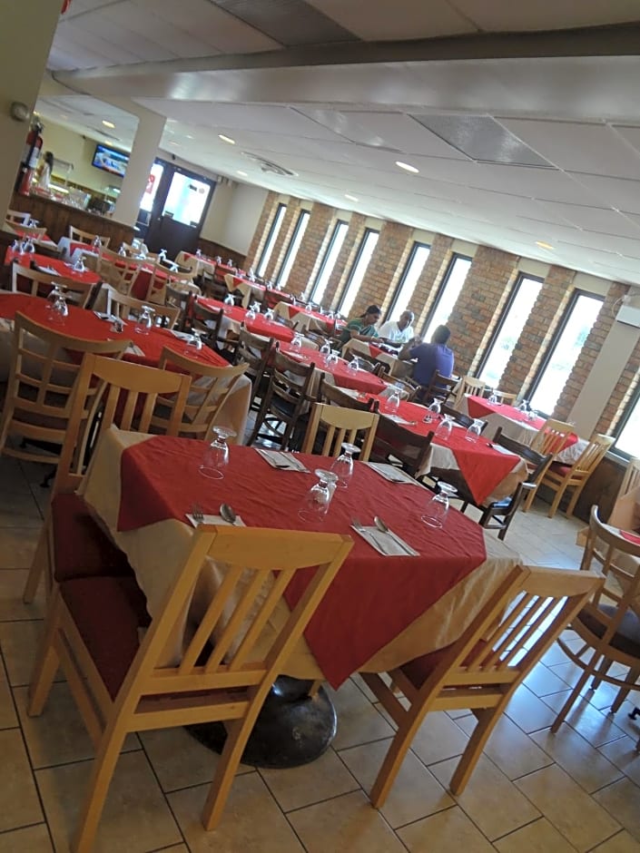 Empress Inn and Suites by the Falls