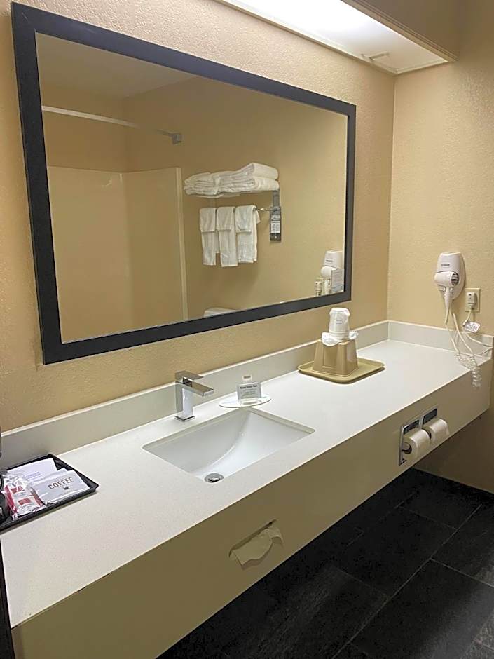 Super 8 by Wyndham New Hampton