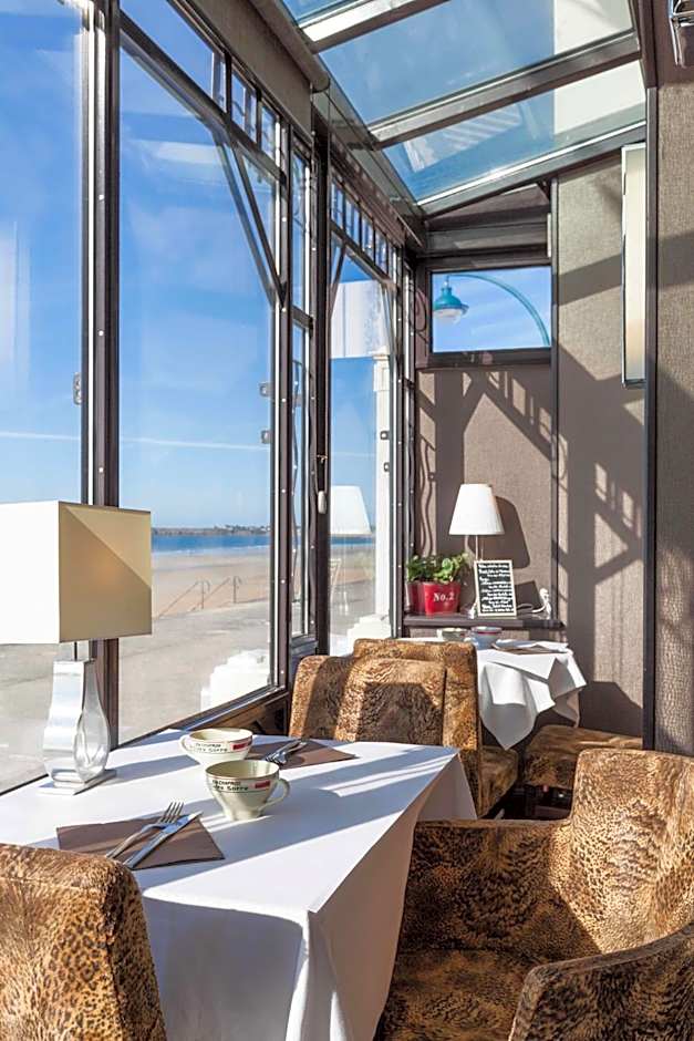 Les Ambassadeurs, Logis Hotel, sa crêperie et son rooftop - Saint Malo Plage