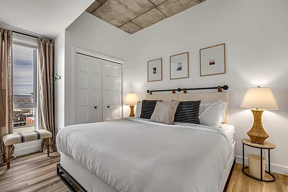 Initial-Matisse- Quebec-parking and pool