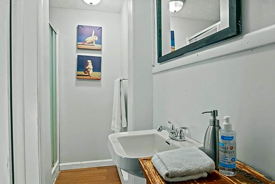 Walk To Parks, Dining & Lake! Game Room! Hot Tub!