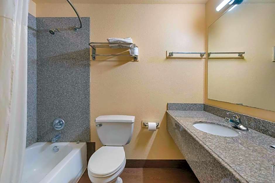 Relax Inn & Suites