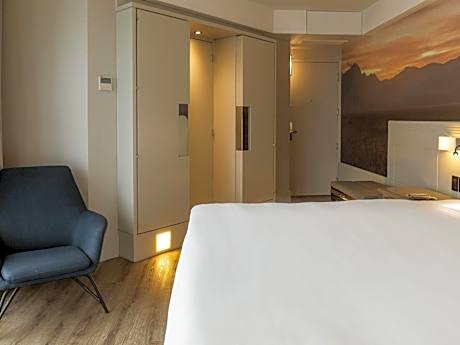 Deluxe King Room with Ocean View