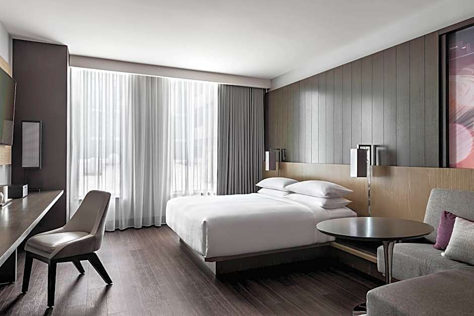 Photo 1 of 7 of 1 King Bed Guestroom, Garden View