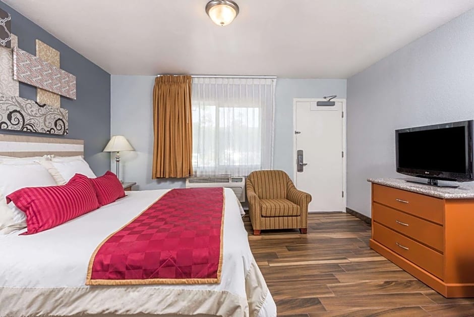 Ramada by Wyndham near SeaWorld / Mission Beach