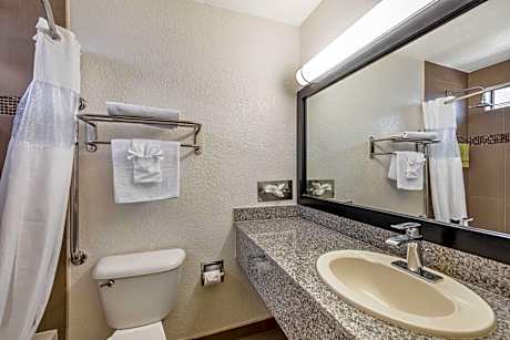 2 Queen Beds Non-Smoking Microwave And Refrigerator Wi-Fi Full Breakfast