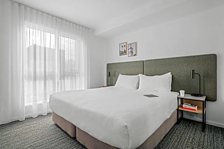 One-Bedroom Apartment with Balcony