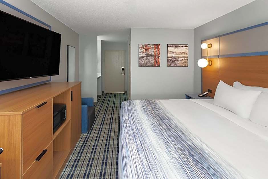 AmericInn by Wyndham Lake Mills