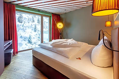 Suite with Mountain View