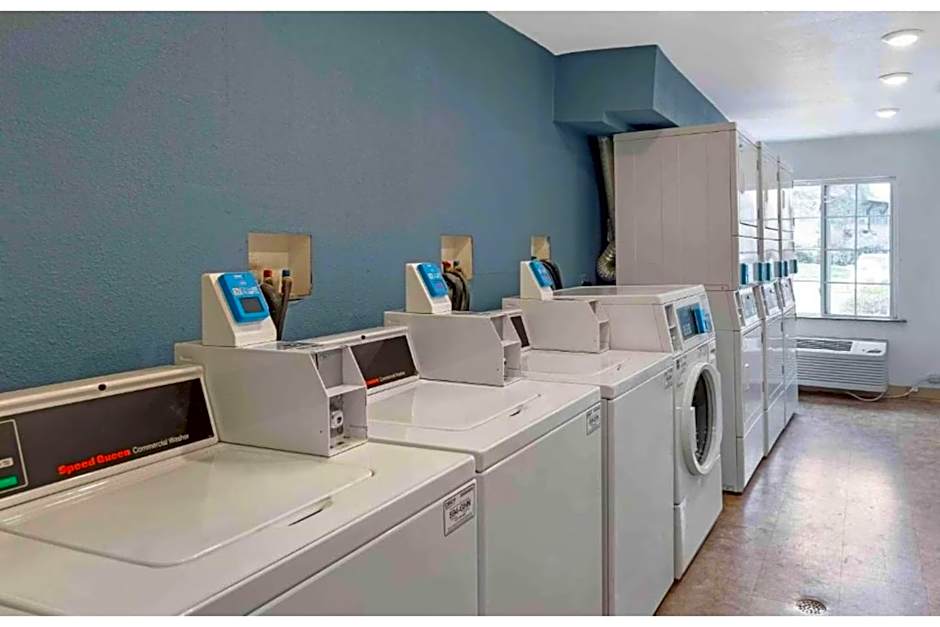 Studio 6 Extended Stay Birmingham Pelham AL