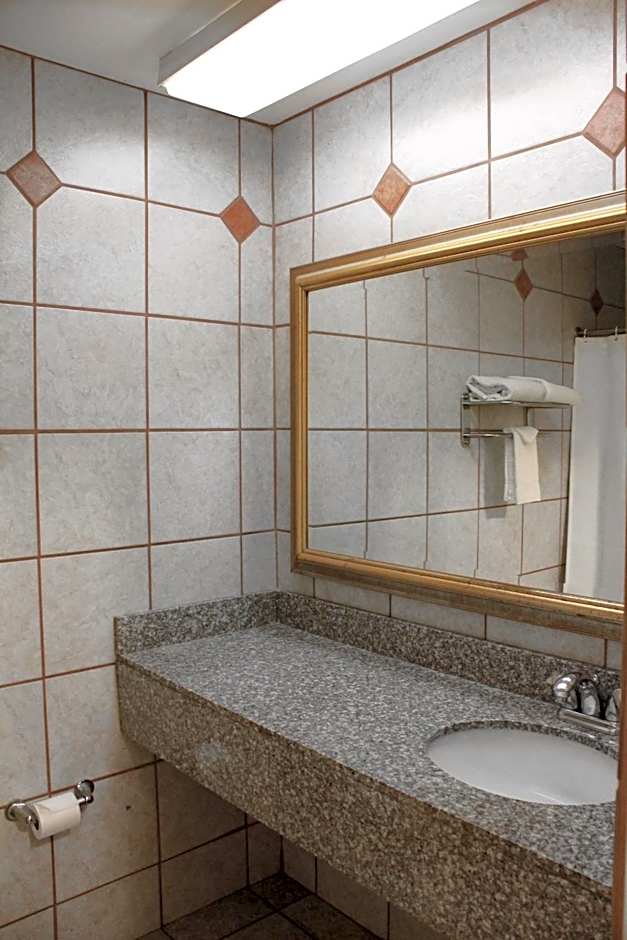 Rockford Alpine Inn & Suites