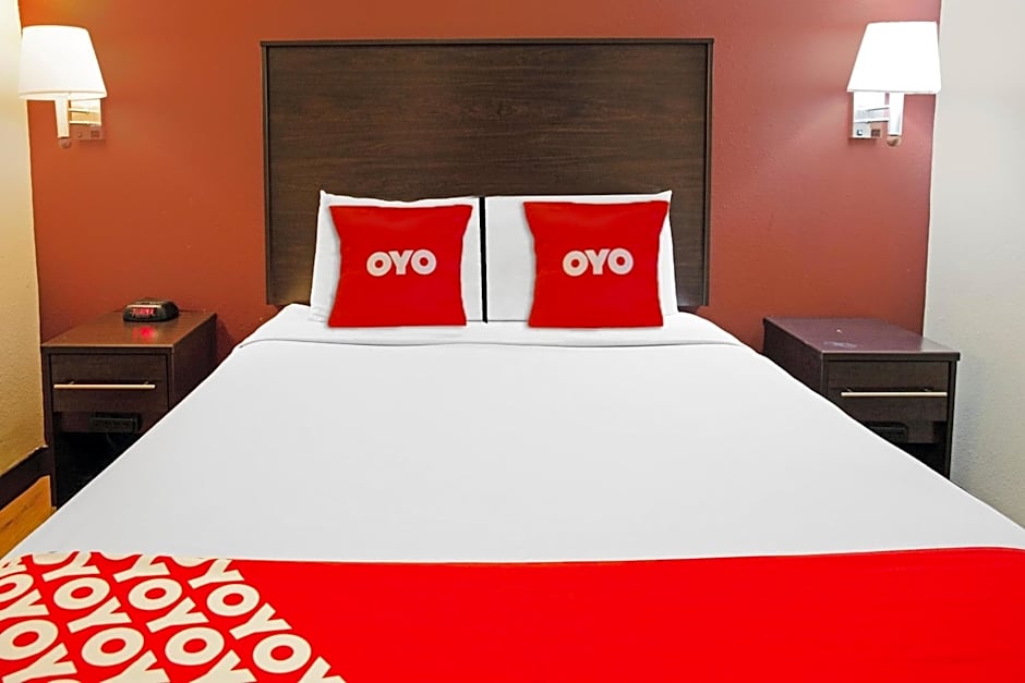 OYO Hotel McAllen Airport South - 1 mi from McAllen Medical Center
