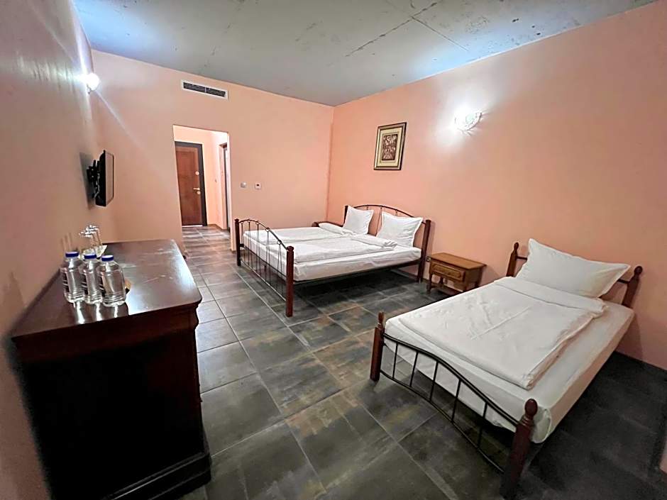 Хотел Антик