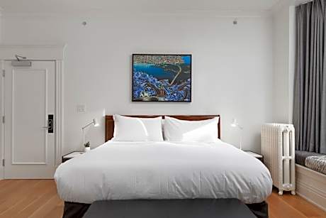 Superior King Bed (Private Bathroom)