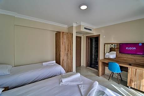 Triple Room with Sea View